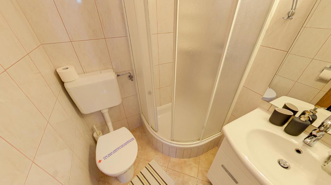 Apartmani Nena Povljana Eksteriør bilde